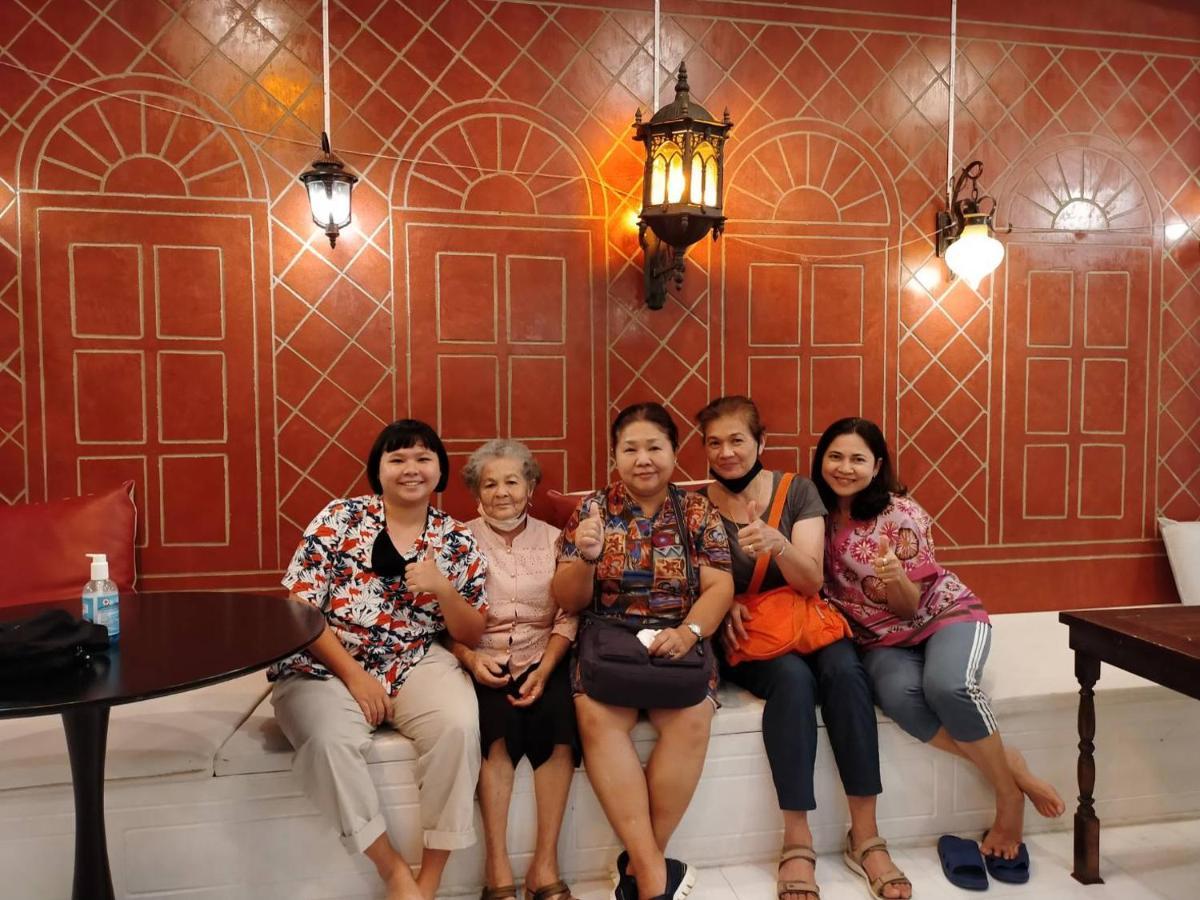 At Night Hotel Chumphon Bagian luar foto