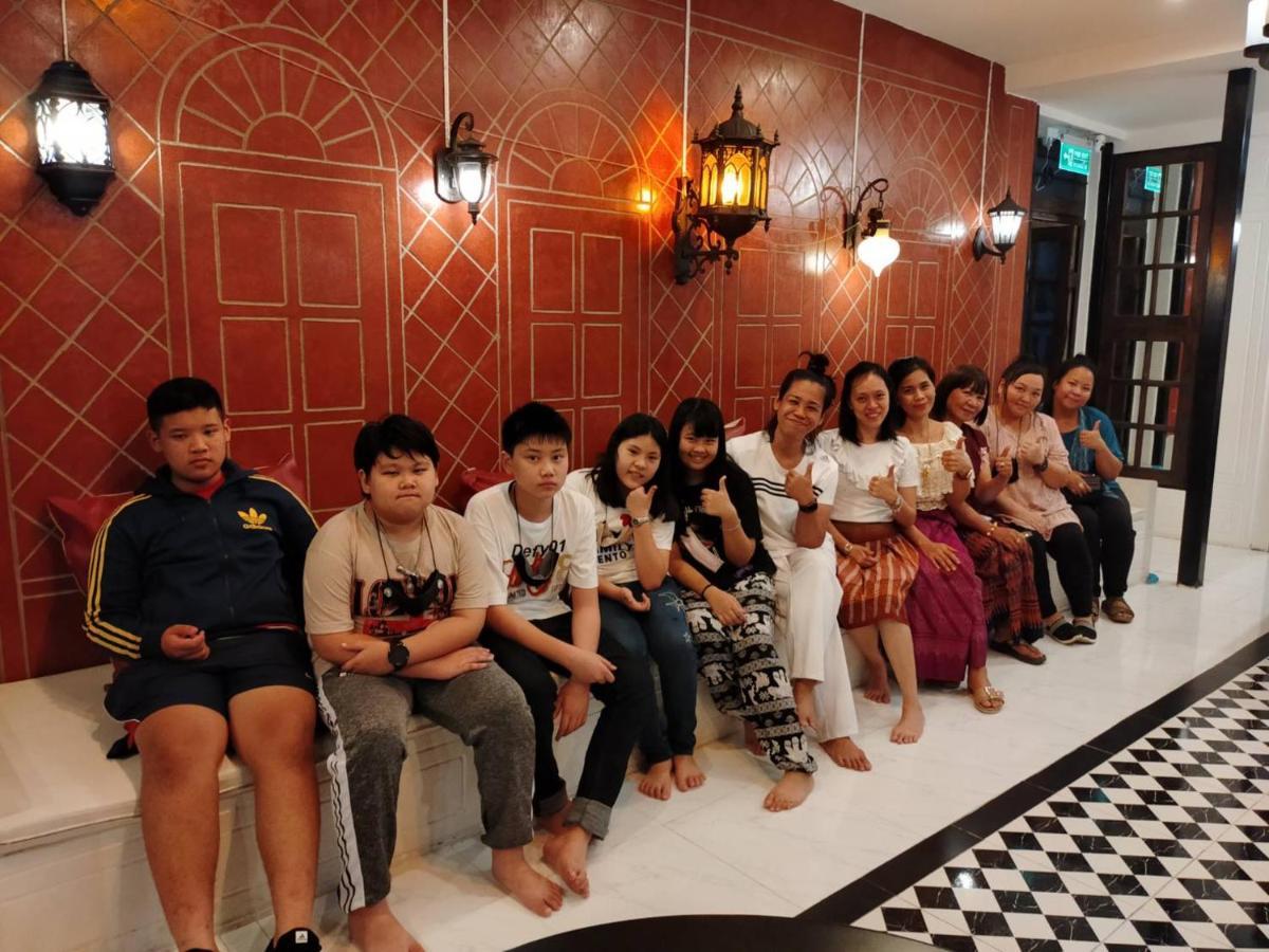 At Night Hotel Chumphon Bagian luar foto