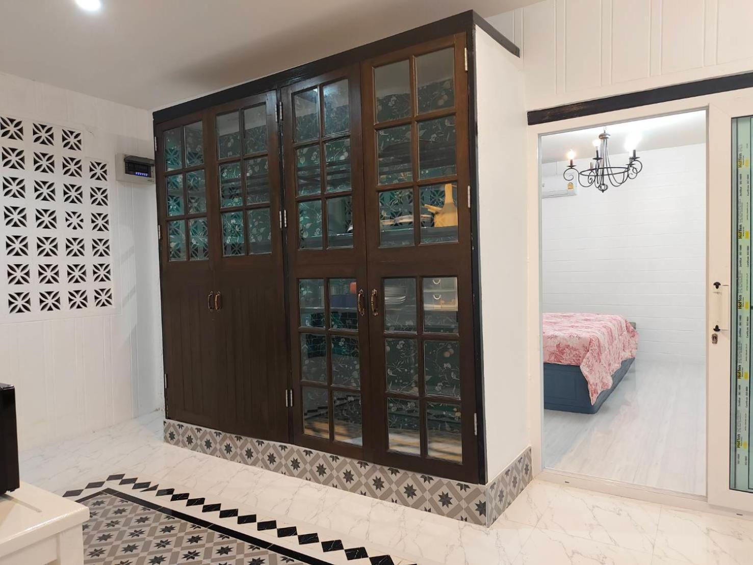 At Night Hotel Chumphon Bagian luar foto