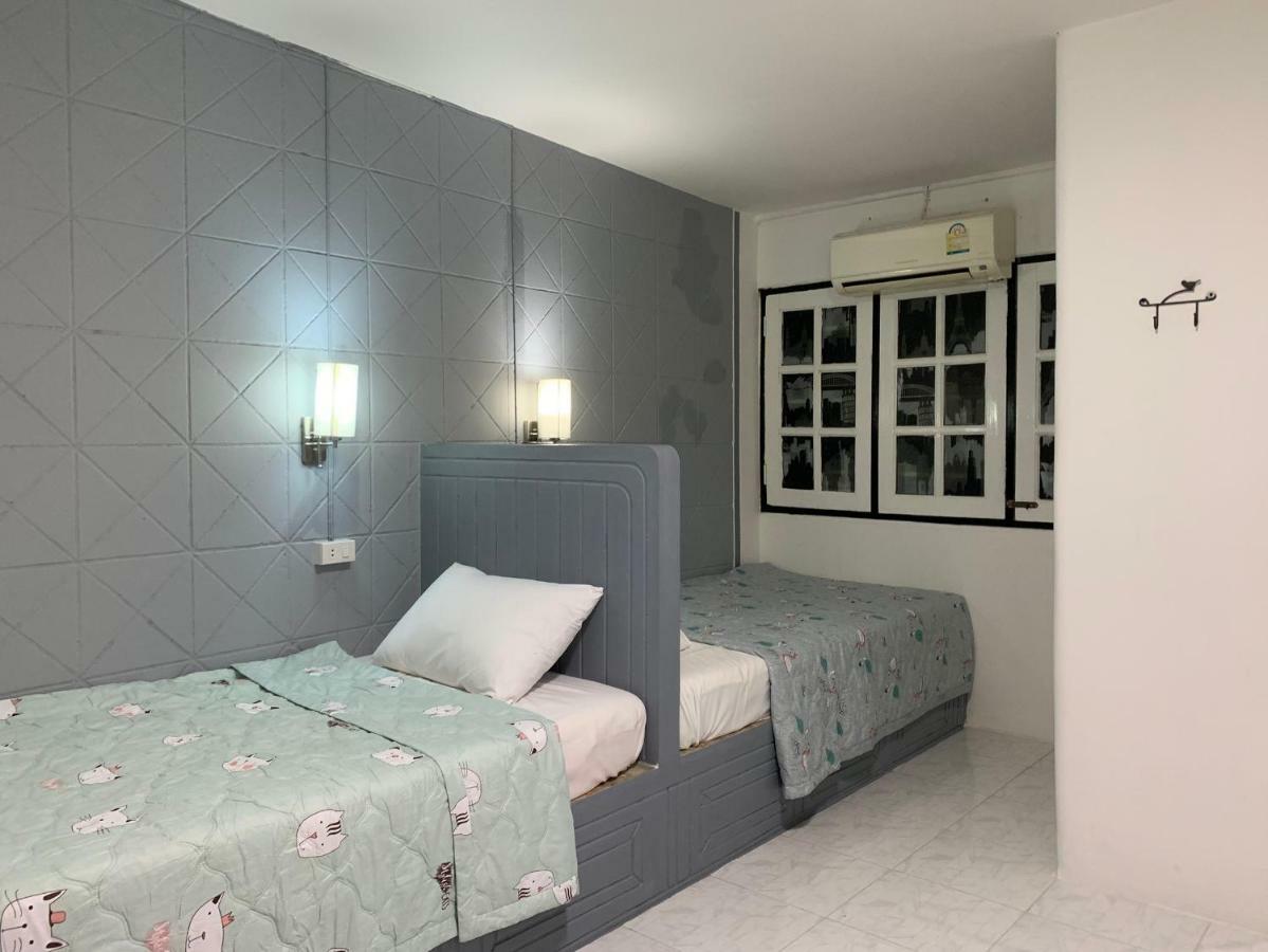 At Night Hotel Chumphon Bagian luar foto