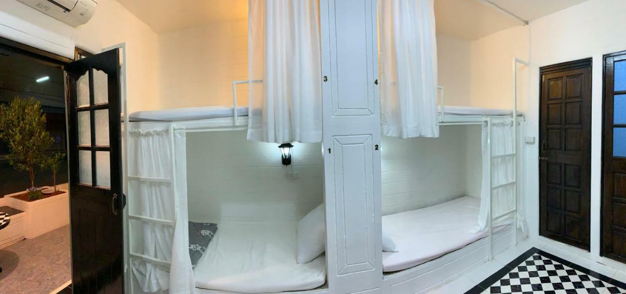 At Night Hotel Chumphon Bagian luar foto