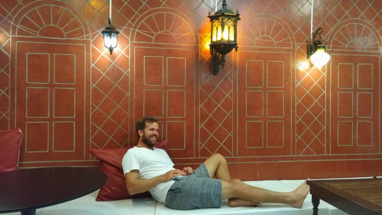 At Night Hotel Chumphon Bagian luar foto