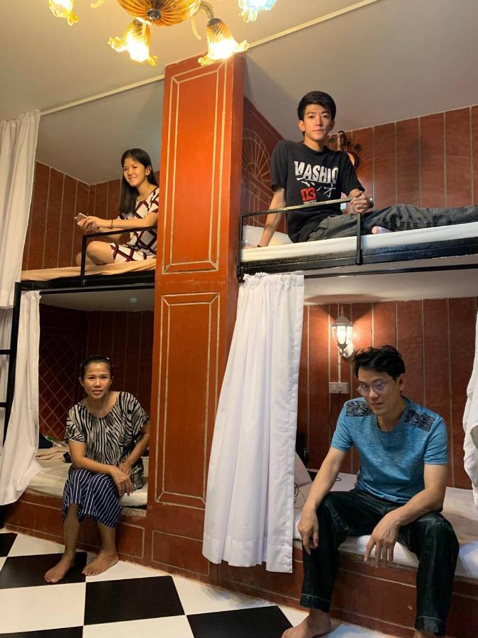 At Night Hotel Chumphon Bagian luar foto