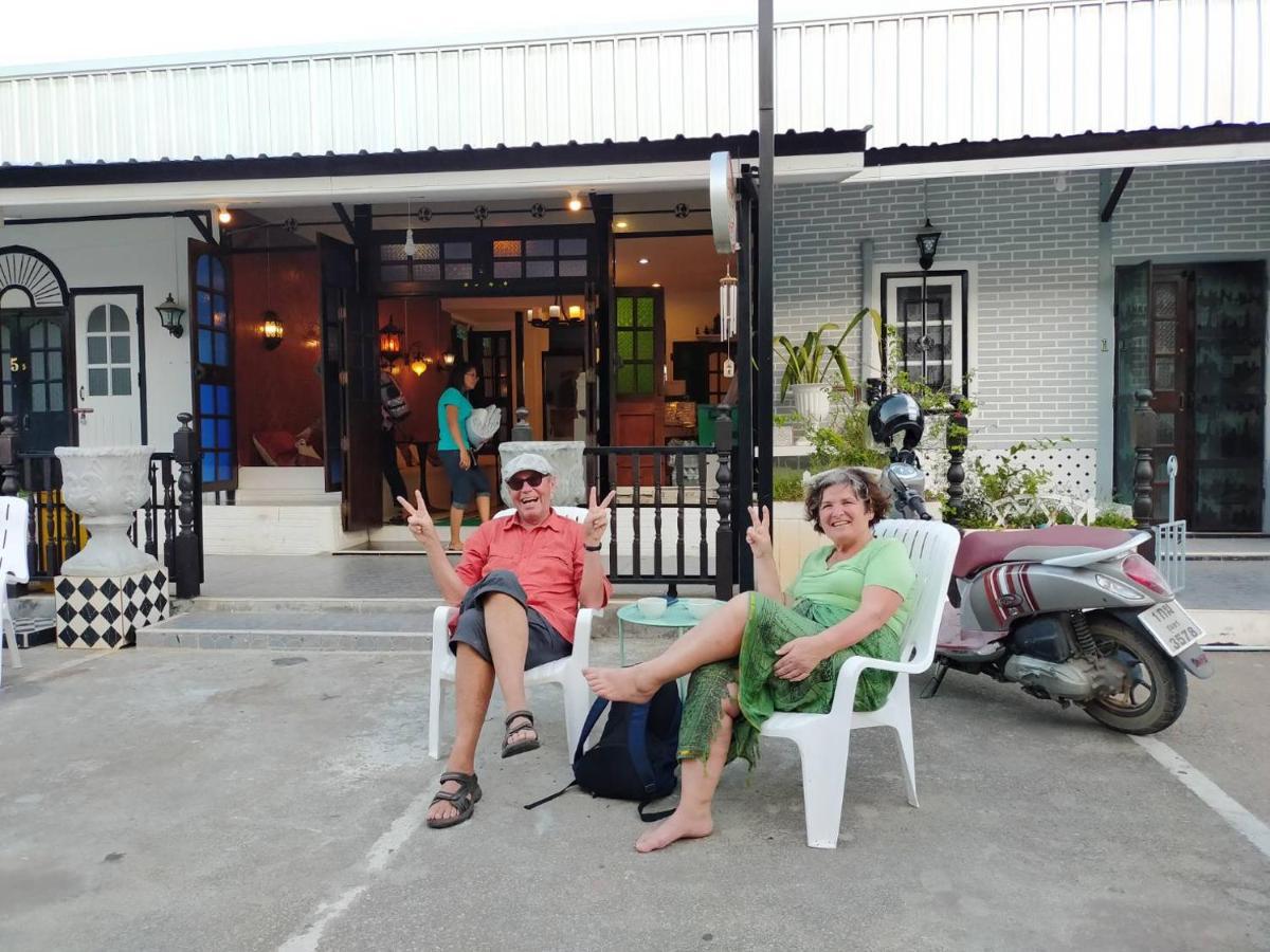 At Night Hotel Chumphon Bagian luar foto