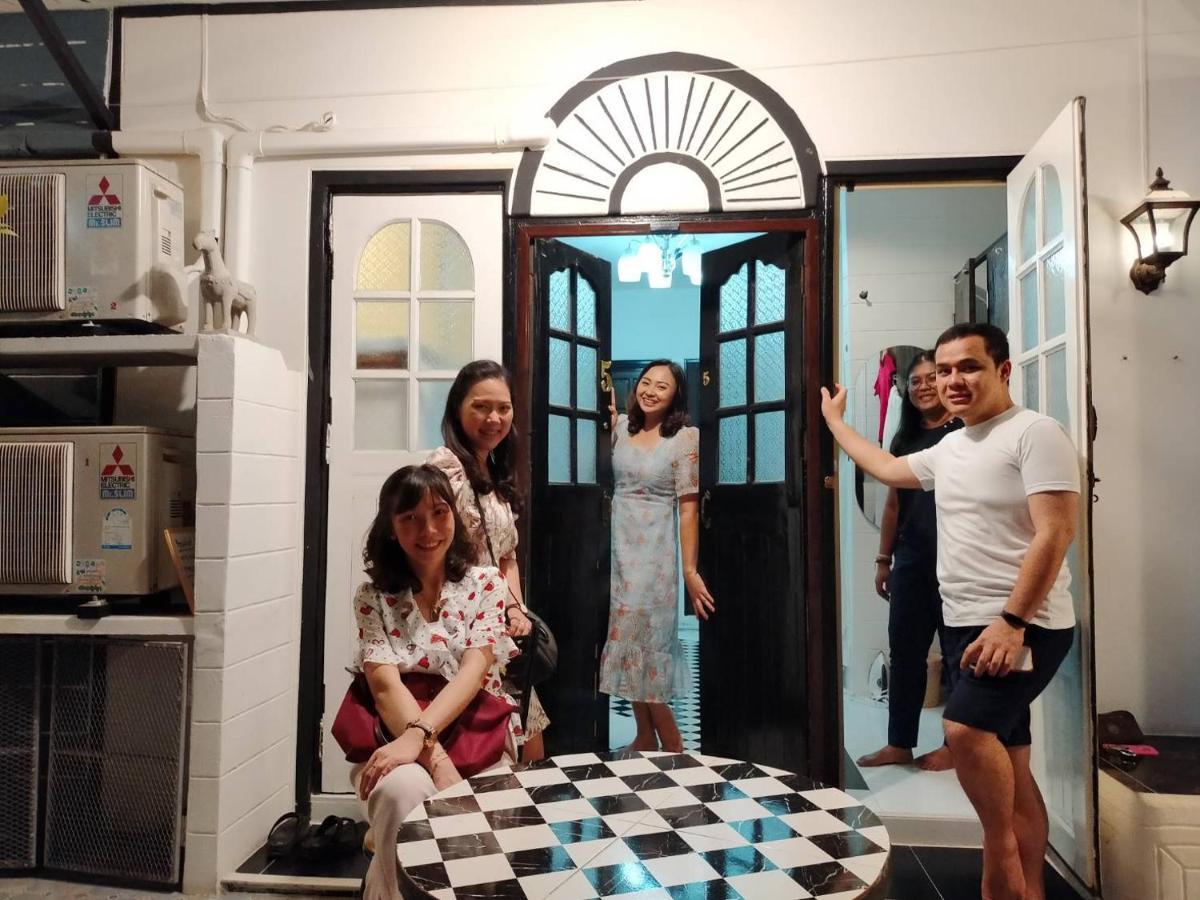 At Night Hotel Chumphon Bagian luar foto